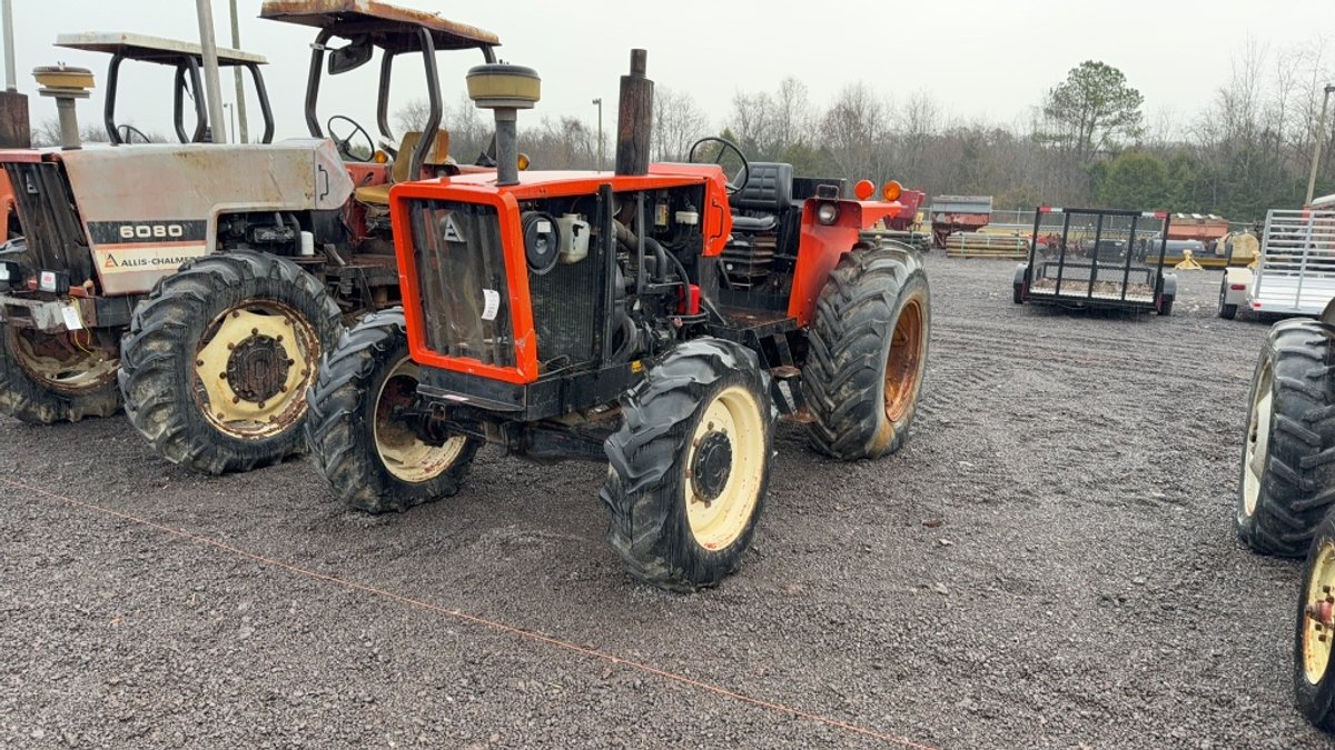 ALLIS CHALMERS TRACTOR