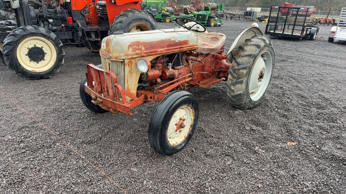 FORD 8N TRACTOR