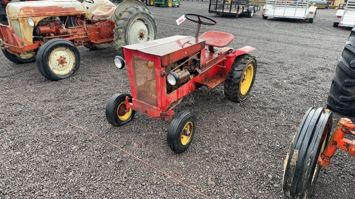COMPACT TRACTOR