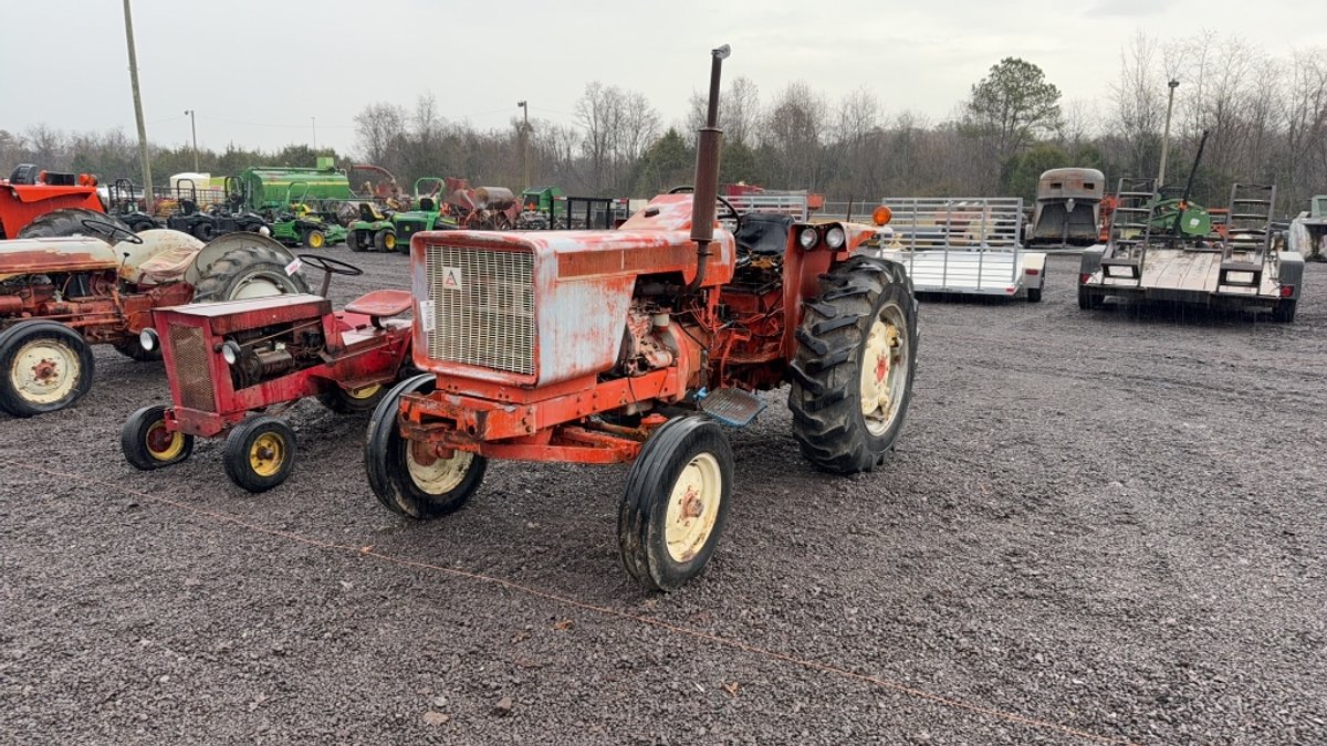 ALLIS CHALMERS TRACTOR