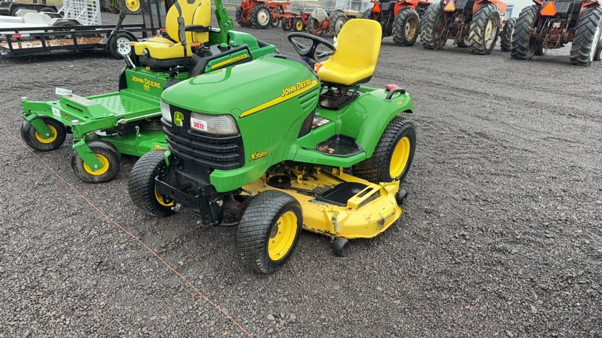 JOHN DEERE X595 RIDING LAWN MOWER
