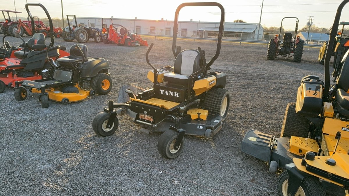 2011 CUB CADET TANK ZERO TURN LAWN MOWER