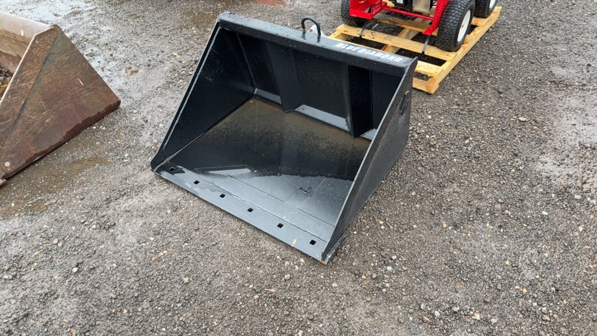 BLUE DIAMOND 36" DINGO SMOOTH BUCKET