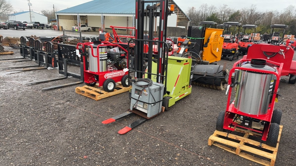 CLARK WALK BEHIND PALLET JACK