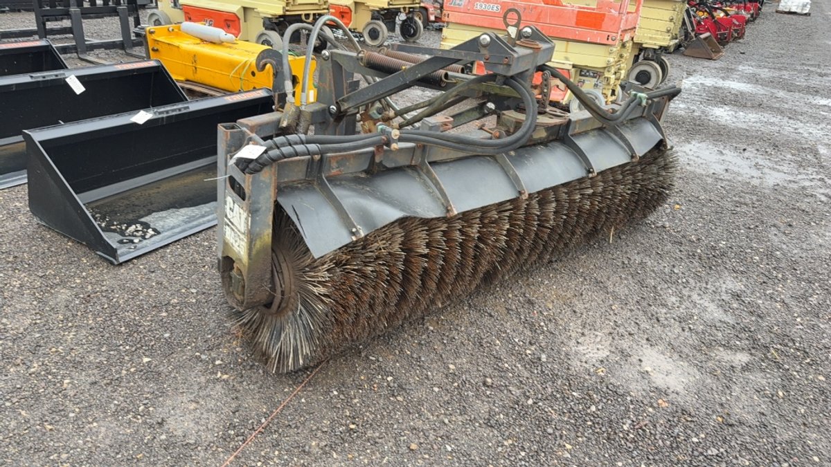 CAT IT ATTACH BA25 106" HYD ANGLE BROOM
