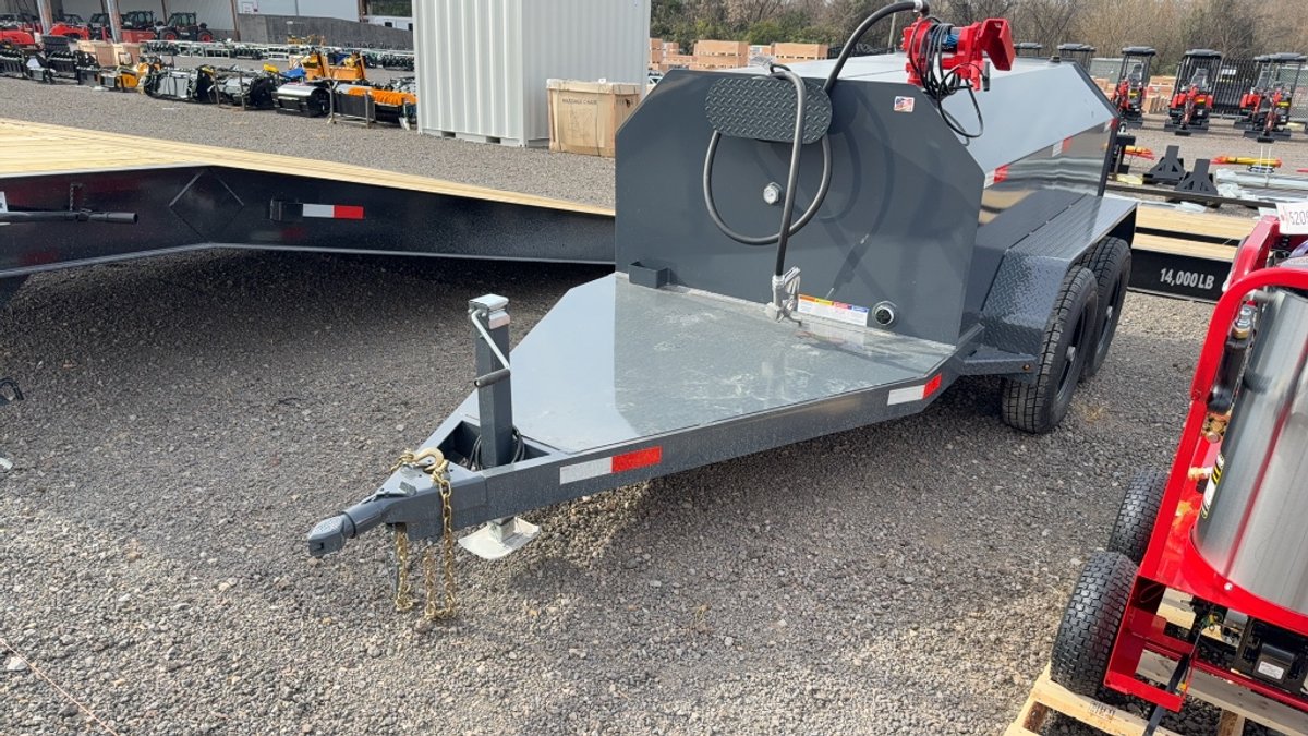 TOWABLE 750 GALLON FUEL TANK