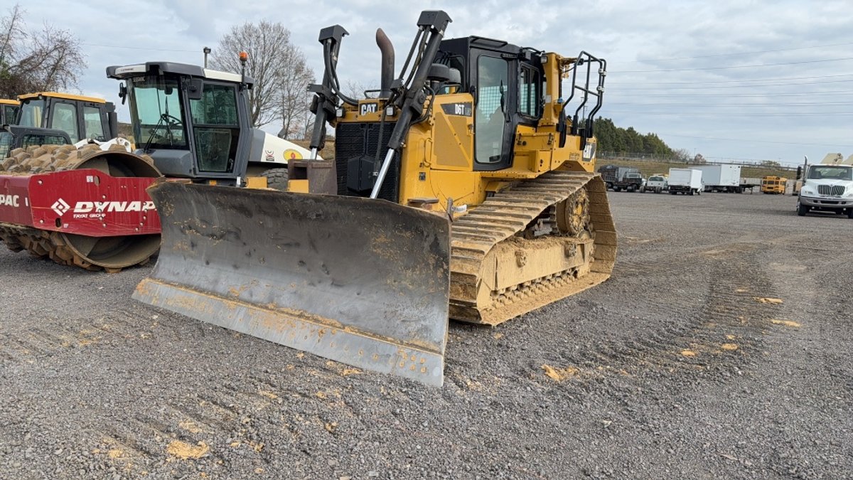 CAT D6T DOZER