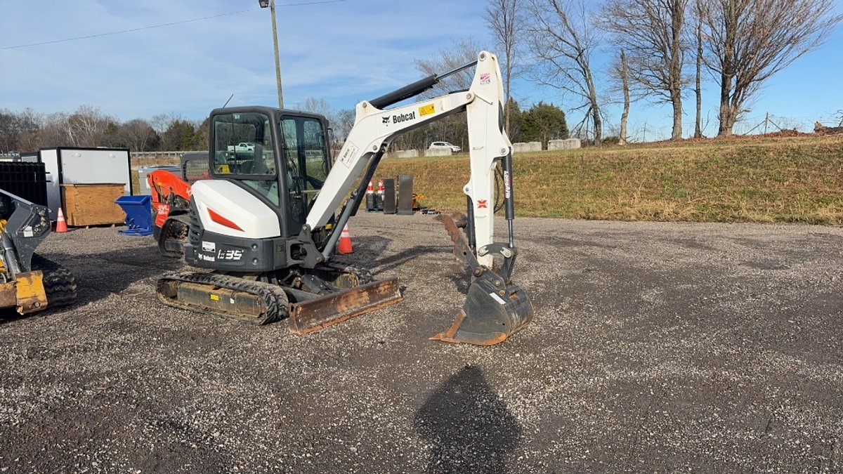 BOBCAT E35 EXCAVATOR