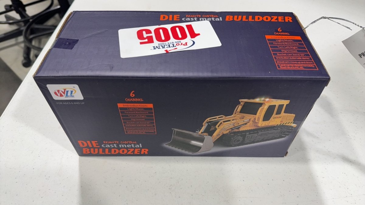 REMOTE CONTROL TOY BULLDOZER