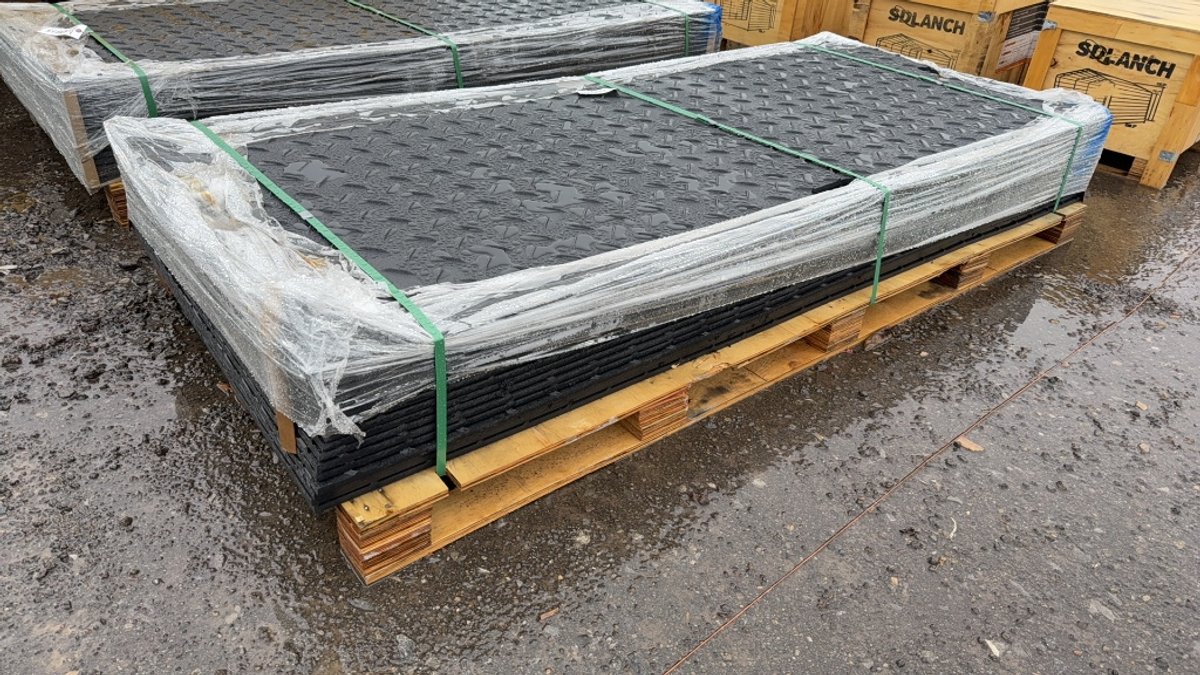 QTY 15)) 42" X 8' GROUND PROTECTION MATS