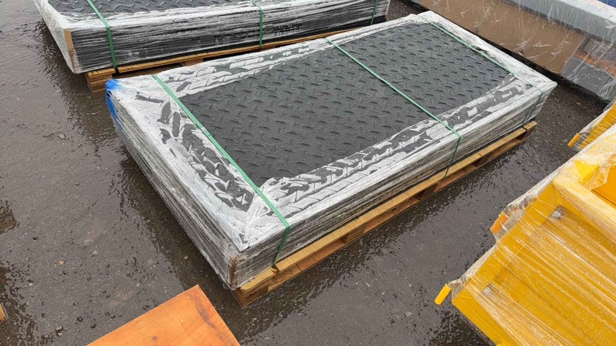 QTY 15)) 42" X 8' GROUND PROTECTION MATS