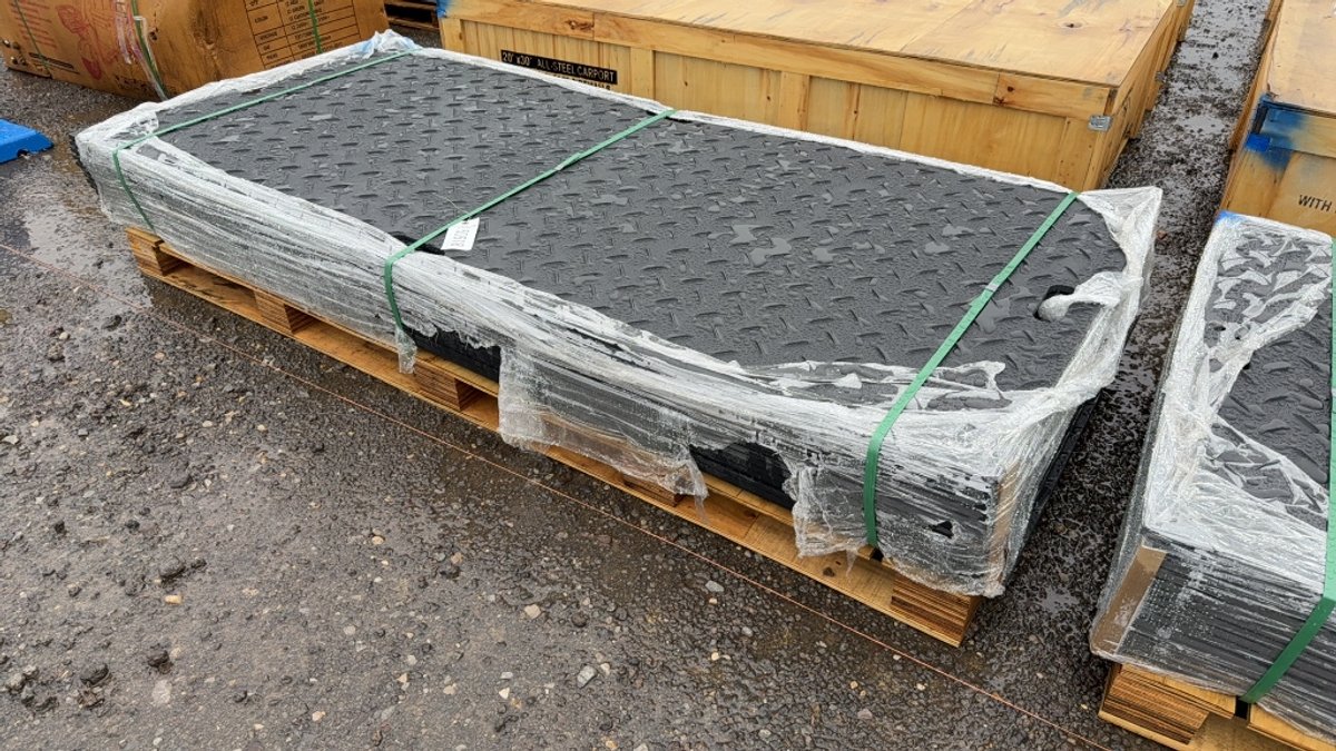 QTY 15)) 42" X 8' GROUND PROTECTION MATS