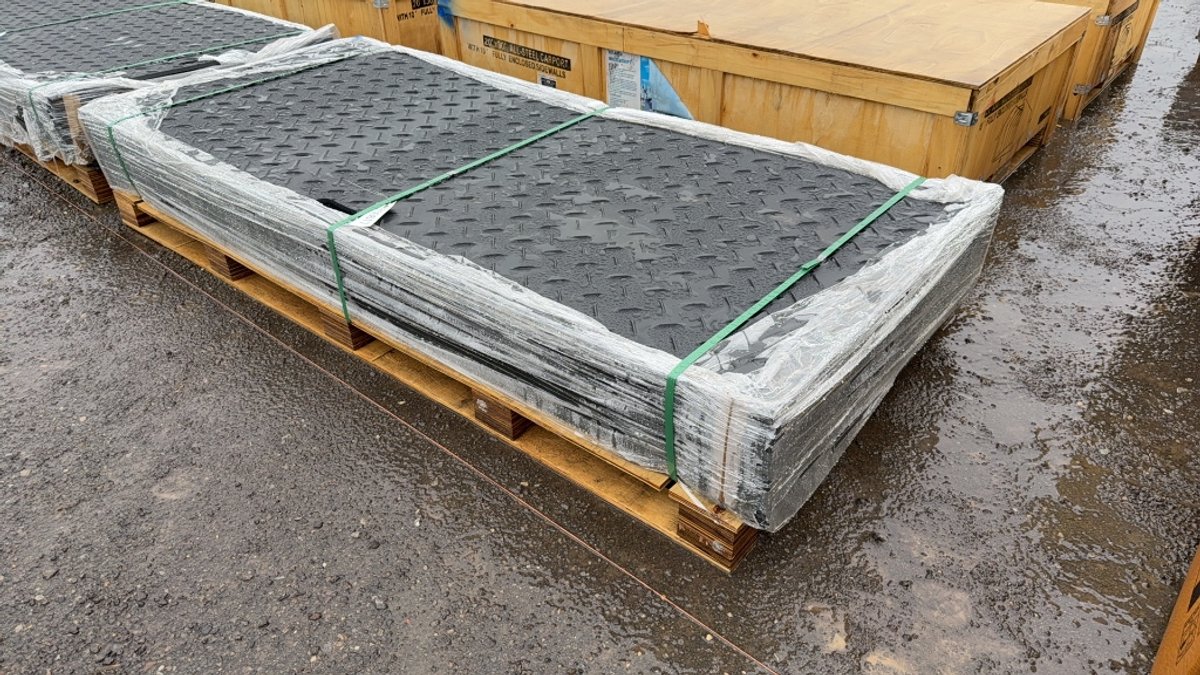 QTY 15)) 42" X 8' GROUND PROTECTION MATS