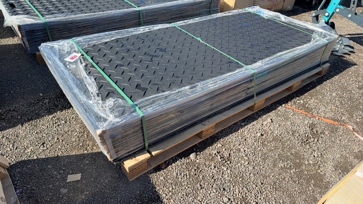 QTY 15)) 42" X 8' GROUND PROTECTION MATS