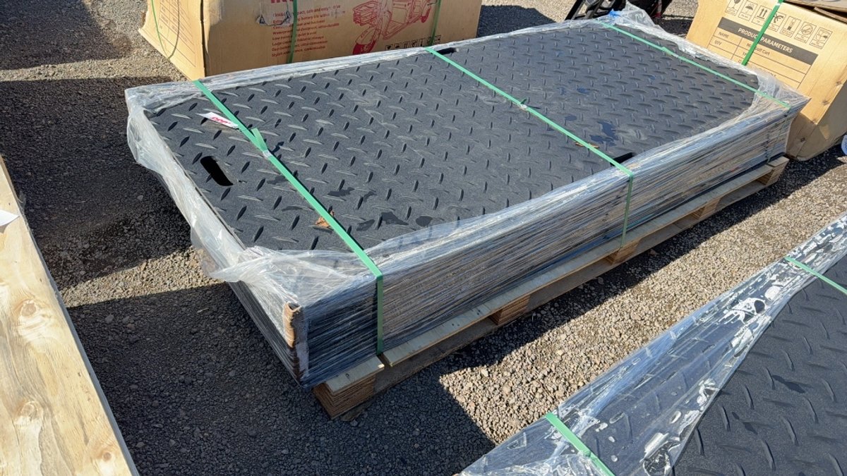 QTY 15)) 42" X 8' GROUND PROTECTION MATS