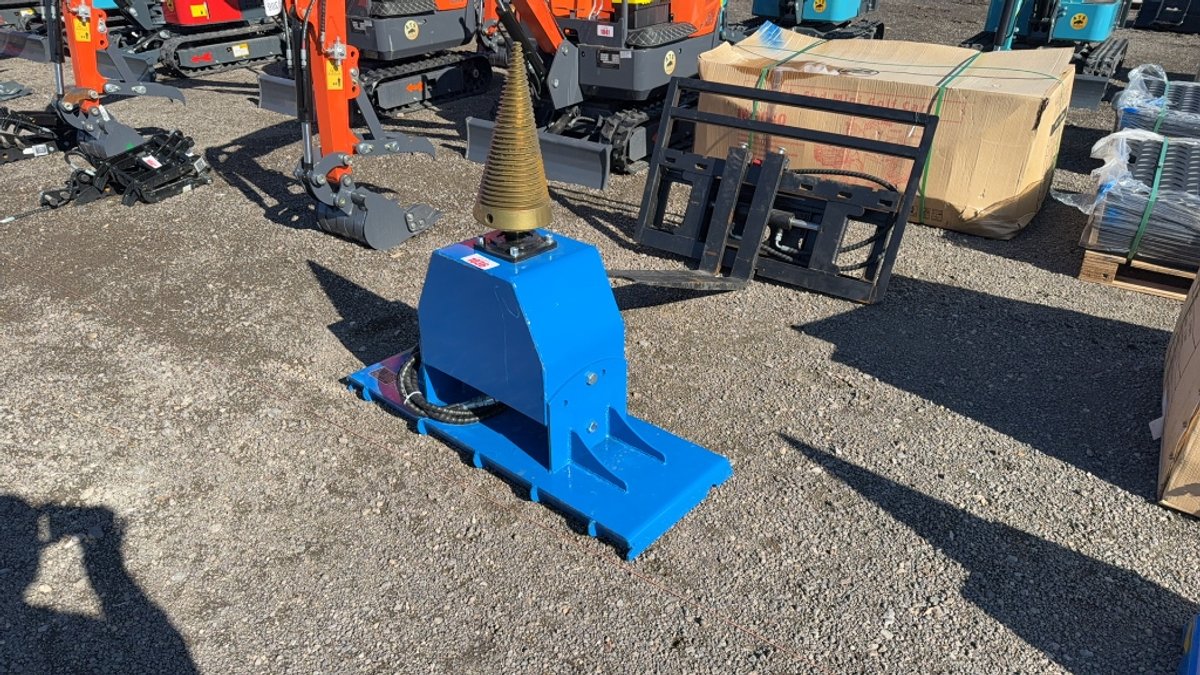 FUTURE SKID STEER SCREW TYPE WOOD SPLITTER