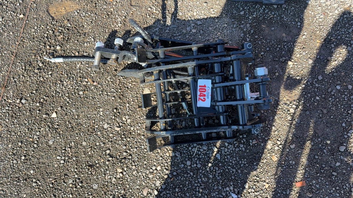 MINI EXCAVATOR HYD THUMB & GRAPPLE