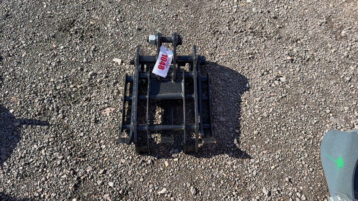 MINI EXCAVATOR GRAPPLE