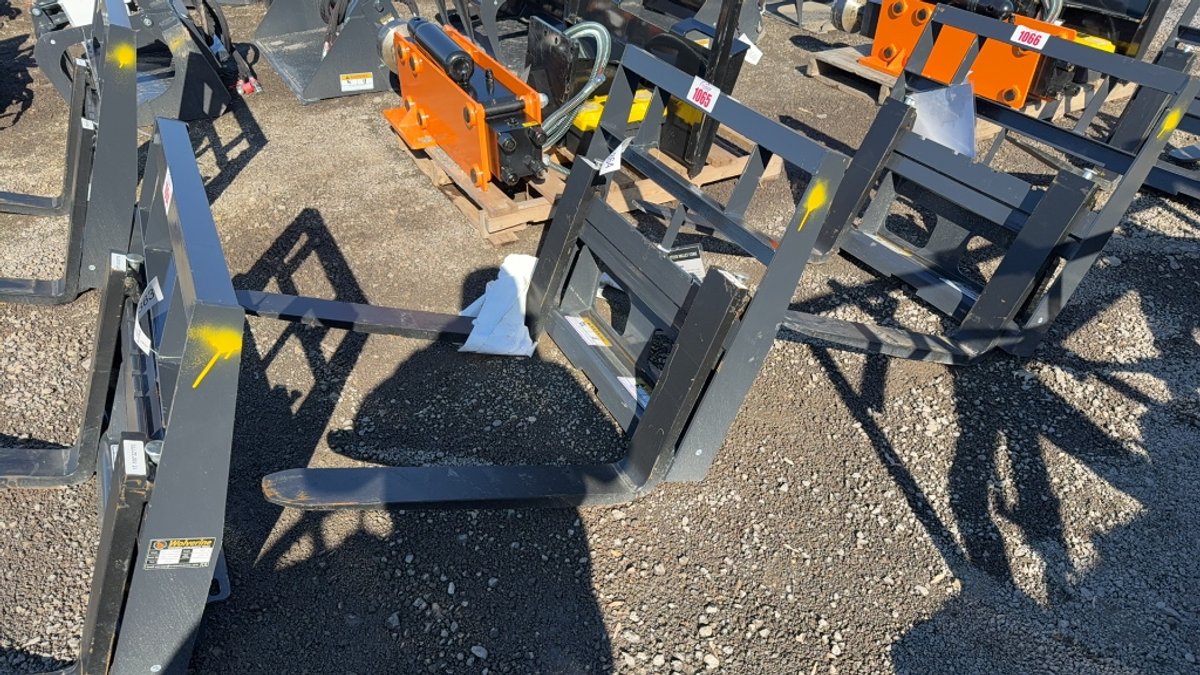 WOLVERINE 36" DINGO PALLET FORKS