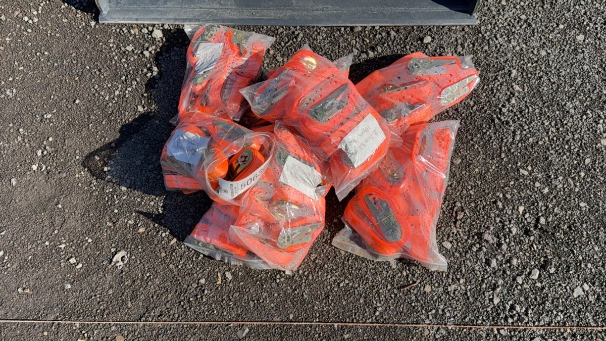 APPROX 80) VARIOUS SIZE RATCHET STRAPS