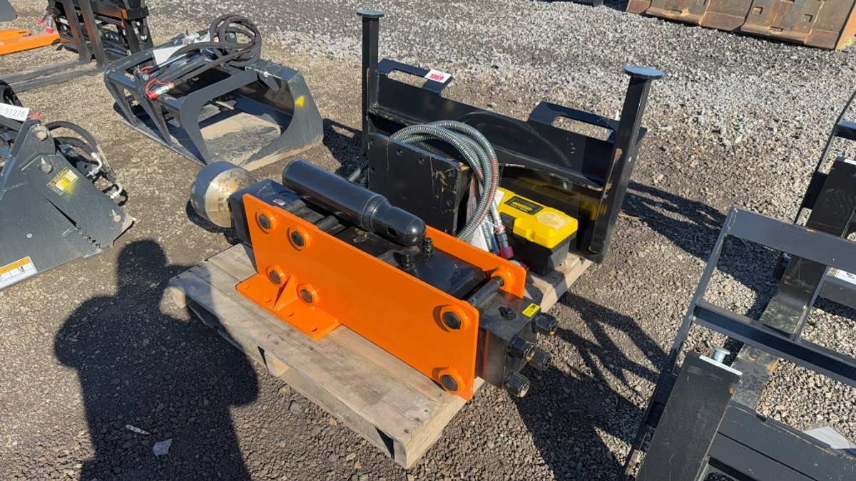 SKID STEER HYD POST DRIVER