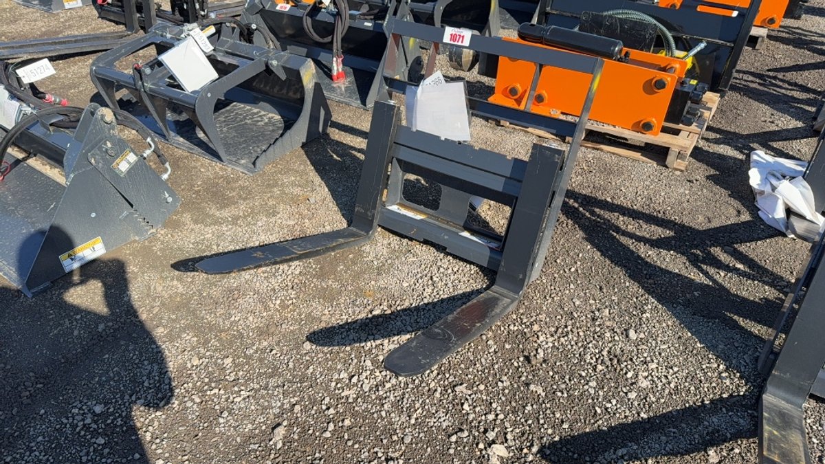 WOLVERINE 36" DINGO PALLET FORKS