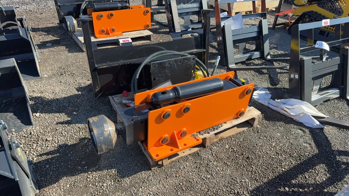 SKID STEER HYD POST DRIVER