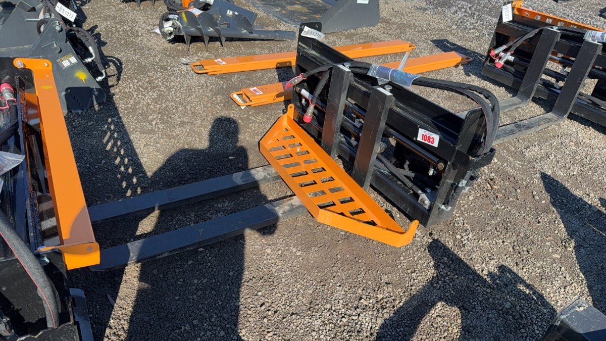 WOLVERINE 48" SKID STEER PALLET FORKS