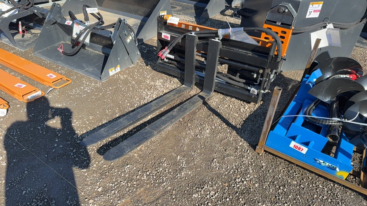 WOLVERINE 48" SKID STEER PALLET FORKS