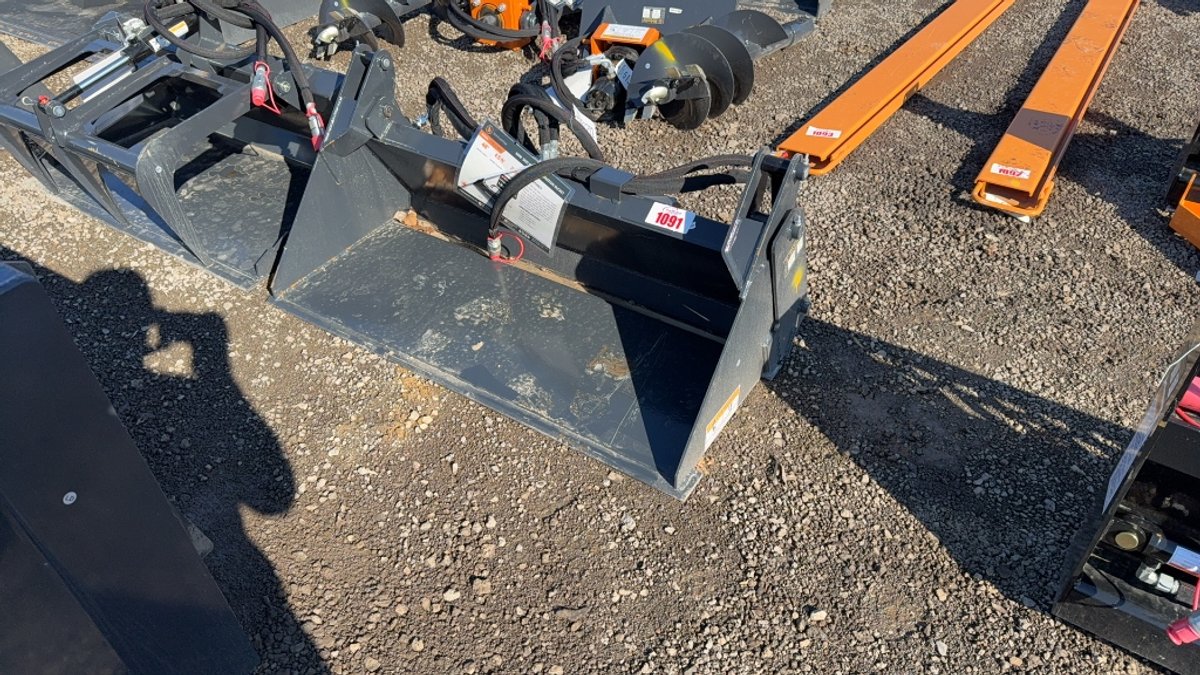 WOLVERINE 48" DINGO 4 IN 1 BUCKET