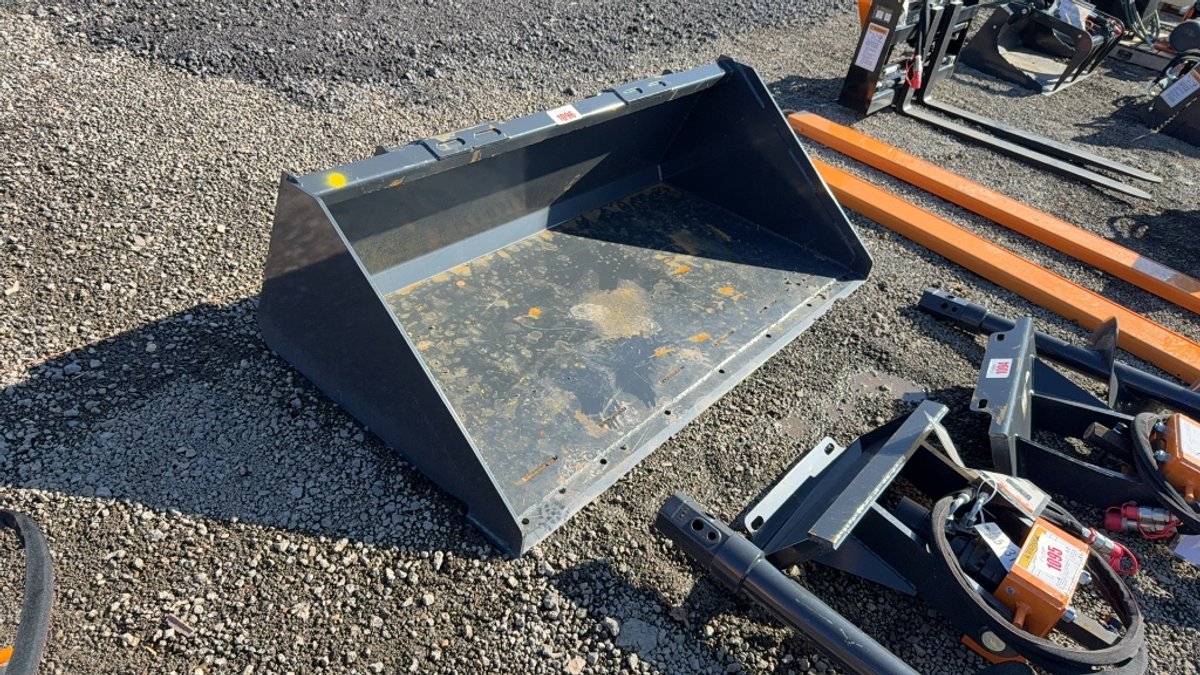 WOLVERINE 66" SKID STEER SMOOTH BUCKET