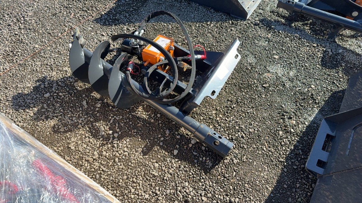 WOLVERINE DINGO POST HOLE AUGER