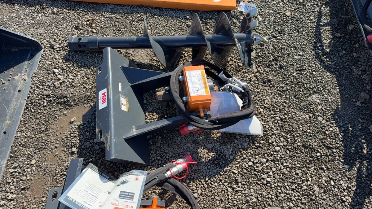 WOLVERINE DINGO POST HOLE AUGER