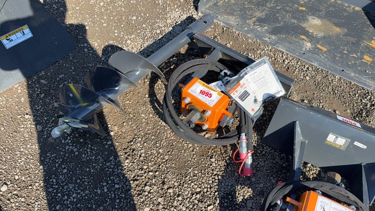 WOLVERINE DINGO POST HOLE AUGER