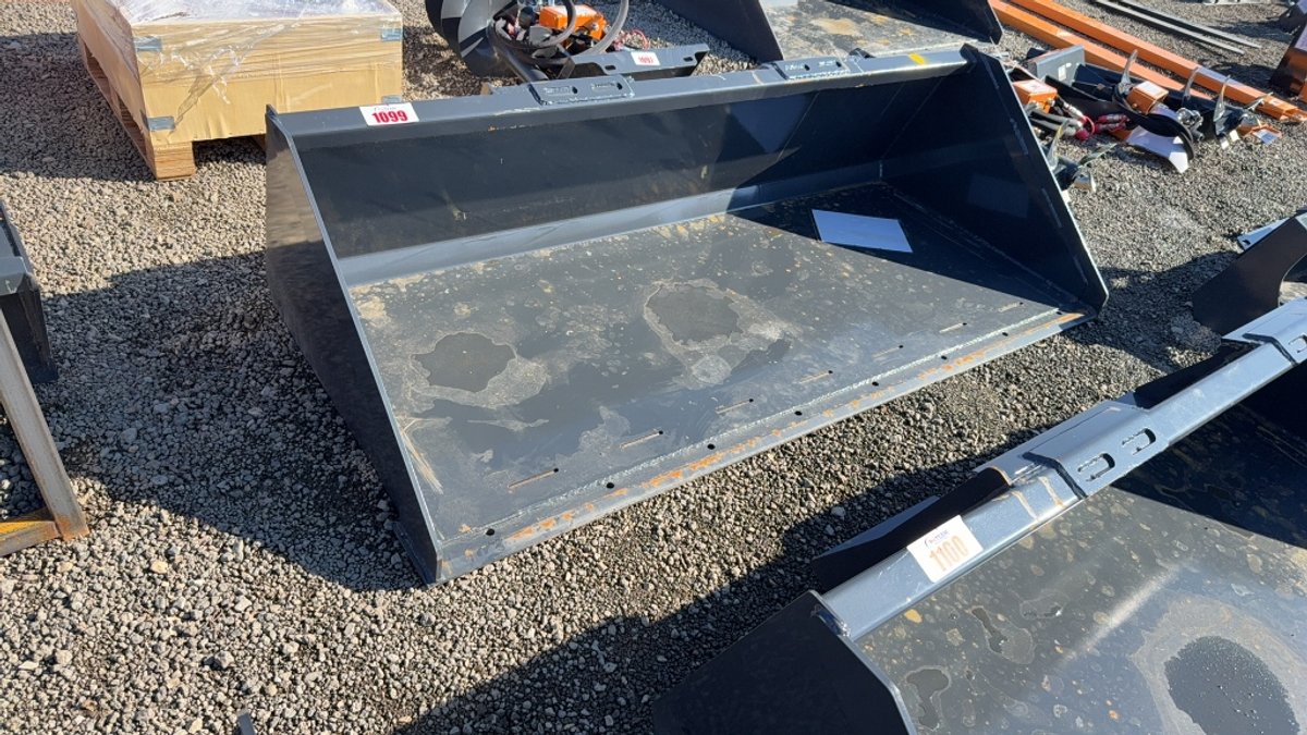 WOLVERINE 84" SKID STEER SMOOTH BUCKET