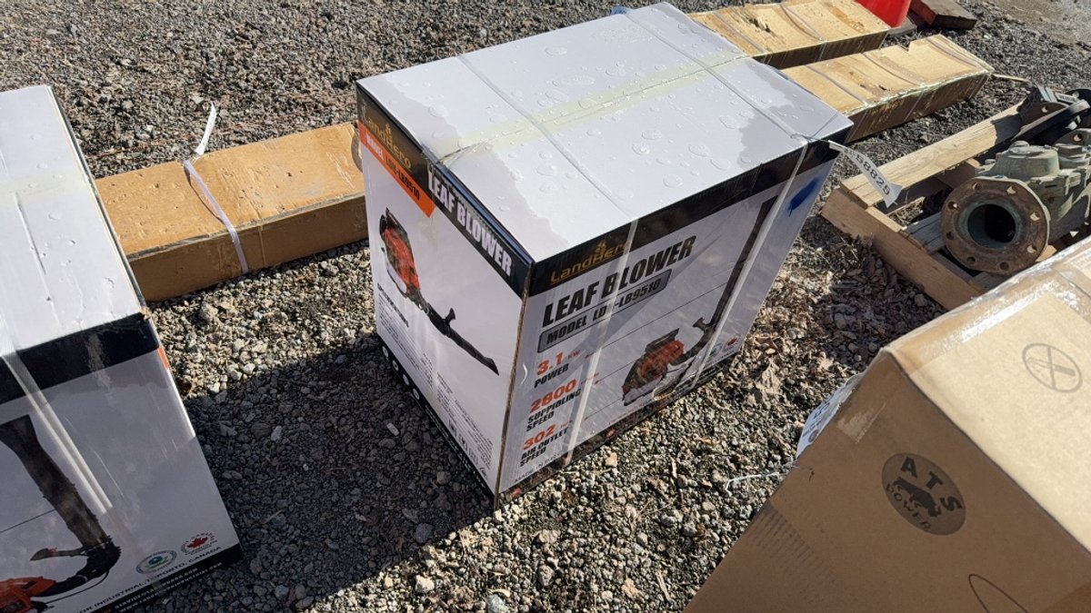 LAND HERO LEAF BLOWER W/ GAS ENGINE