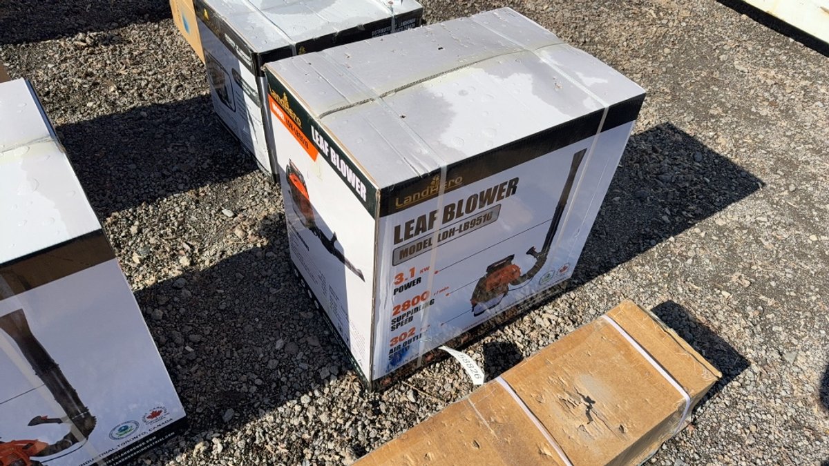 LAND HERO LEAF BLOWER W/ GAS ENGINE