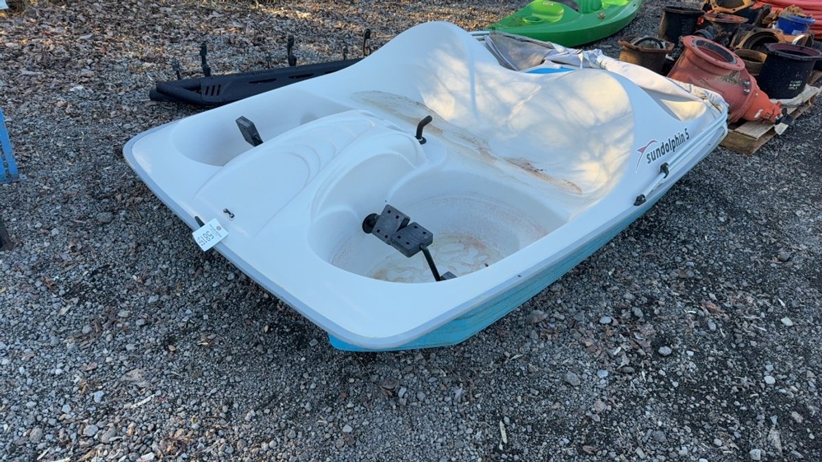 SUNDOLPHIN 2 PERSON PADDLE BOAT
