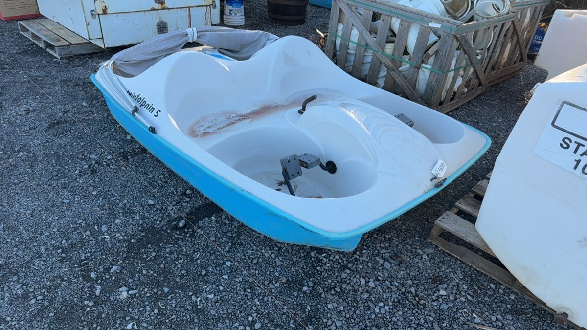 SUNDOLPHIN 2 PERSON PADDLE BOAT