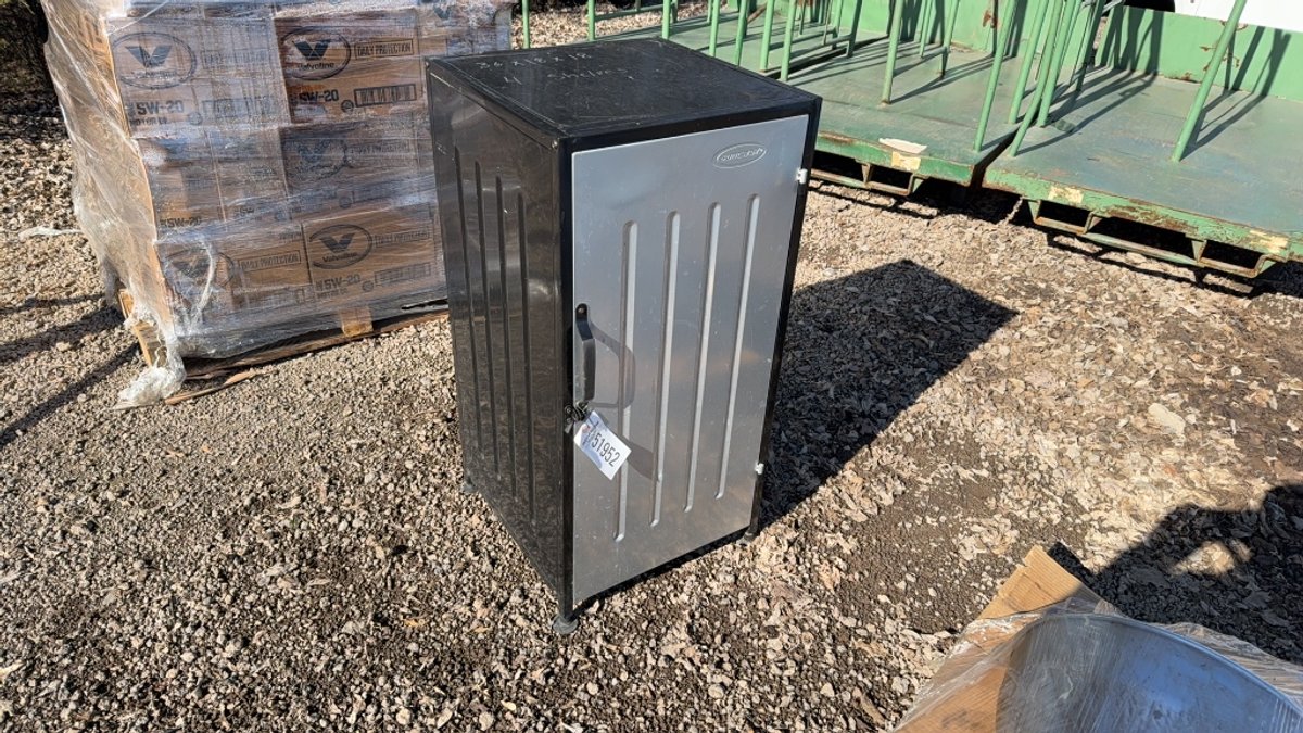 METAL CABINET