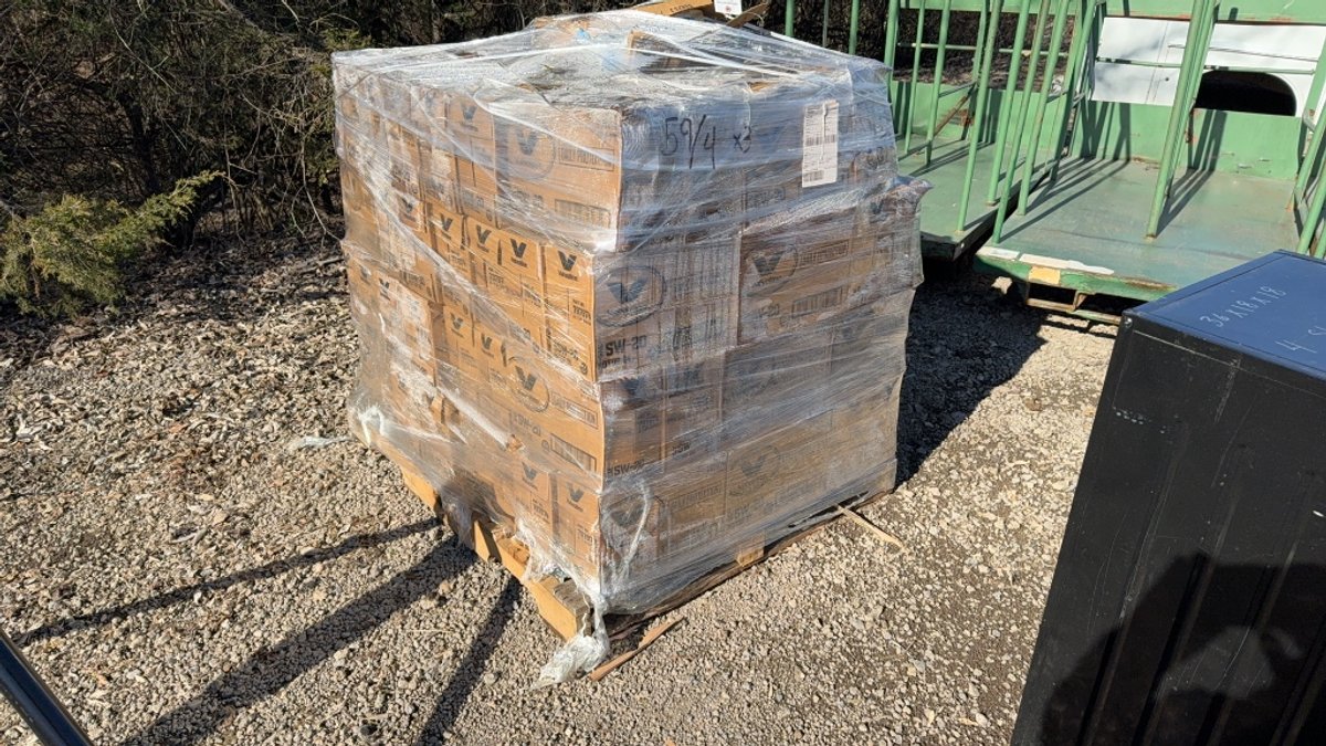 PALLET OF VALVOLINE 5W-20 MOTOR OIL
