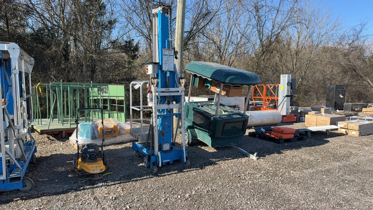 GENIE AWPA-365 ELECTRIC MAN LIFT