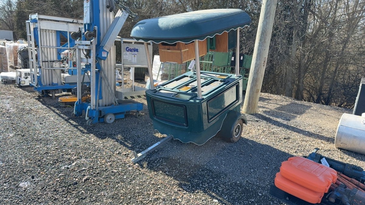 TOWABLE BEVERAGE CART