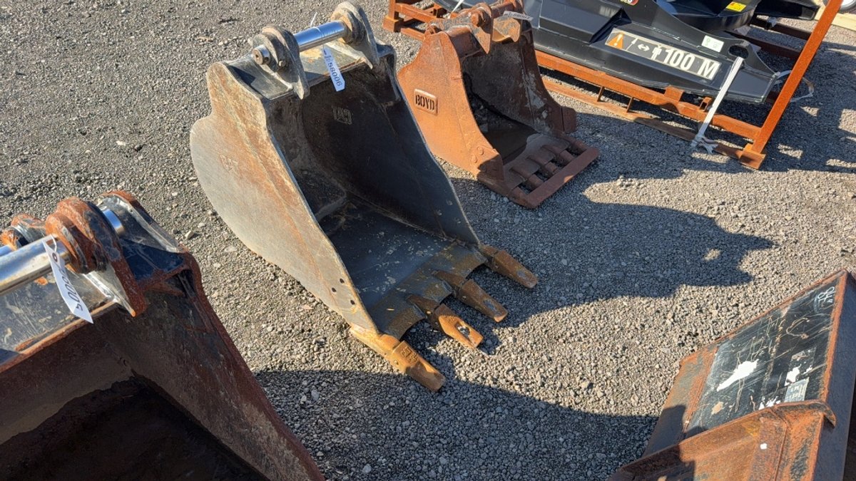 CAT 24" EXCAVATOR BUCKET
