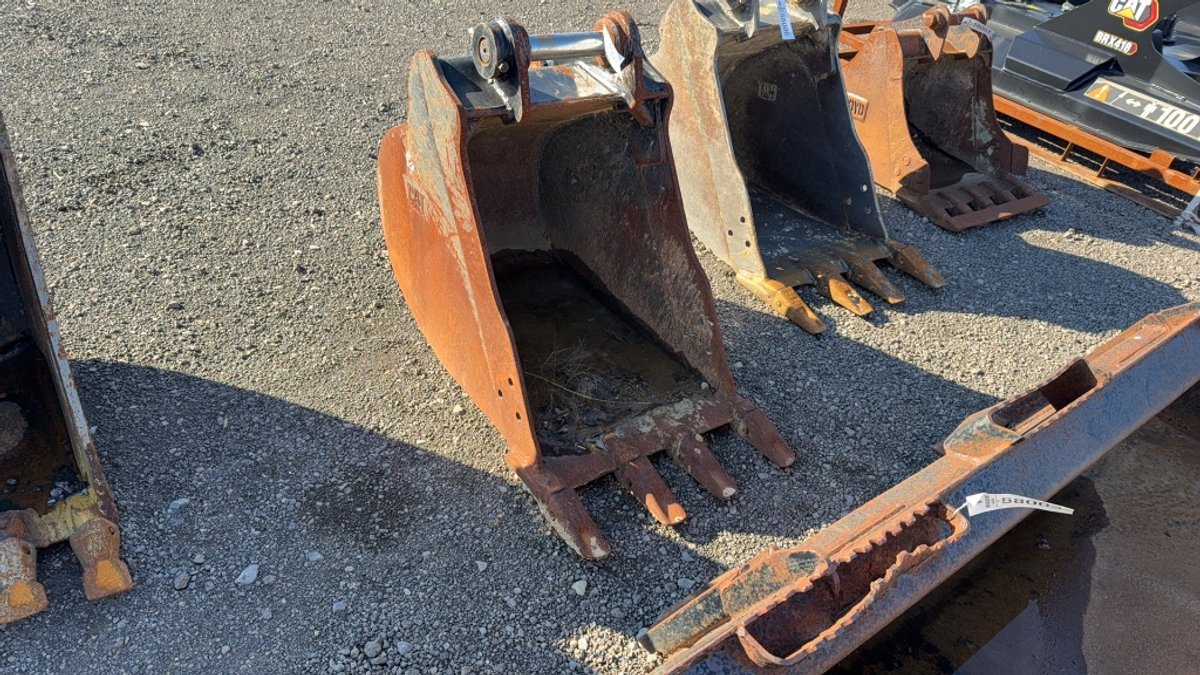 CAT 24" EXCAVATOR BUCKET
