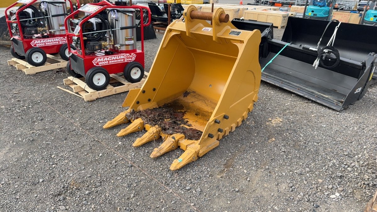 GIYI 44" EXCAVATOR TOOTH BUCKET