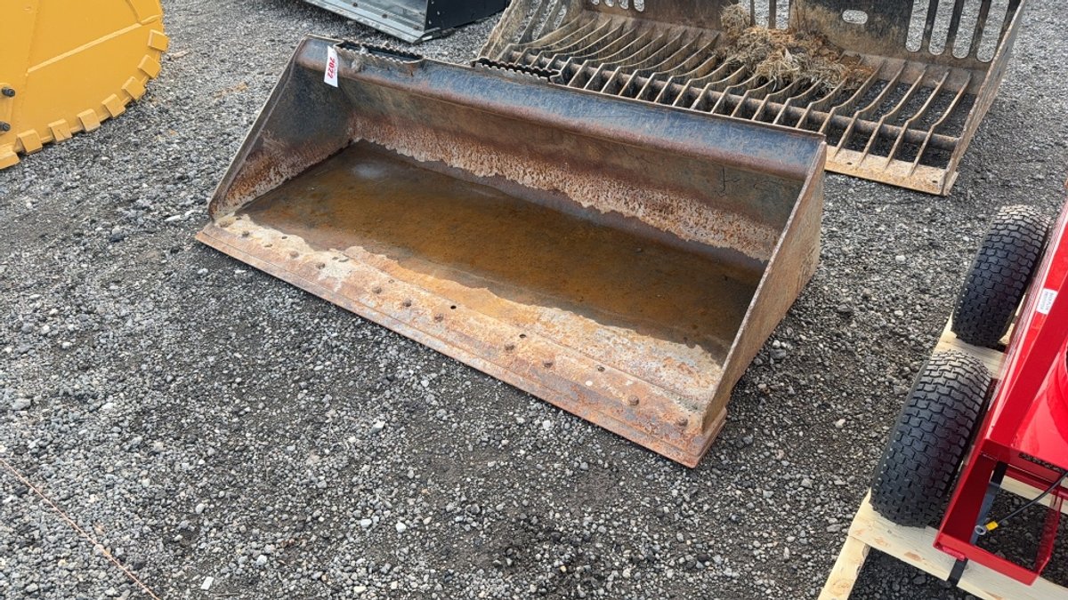 CAT 72" SKID STEER SMOOTH BUCKET
