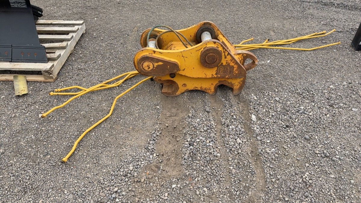 CAT HYD QUICK COUPLER