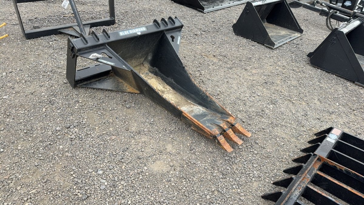 BLUE DIAMOND SKID STEER STUMP BUCKET