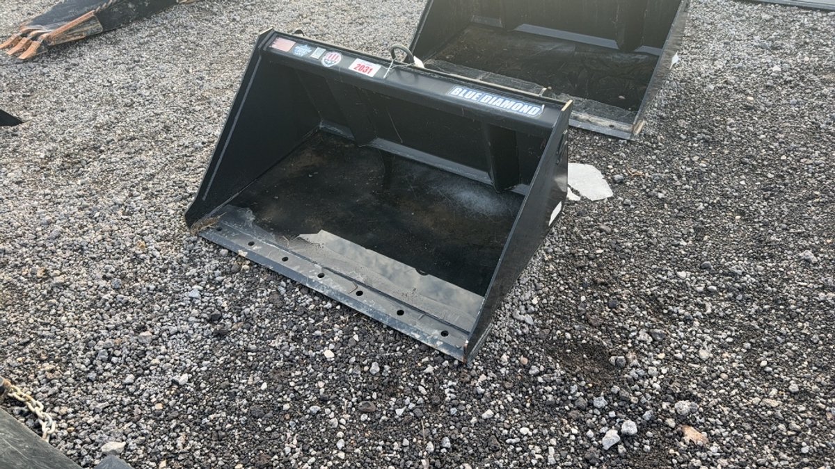 BLUE DIAMOND 44" MINI SKID STEER SMOOTH BUCKET